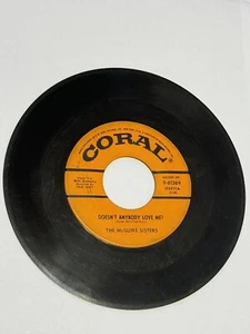 45 RECORD THE MCGUIRE SISTERS - DOESN'T ANYBODY LOVE ME / IT MAY SOUND SILLY - Picture 1 of 2