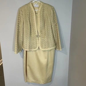Lily & Taylor Dos Piezas Traje Dorado Vaina Vestido Encaje Chaqueta Talla 18 Para Mujer’s - Imagen 1 de 17