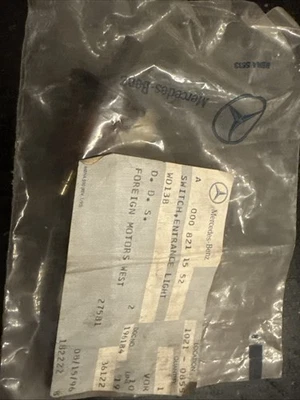 0008211552 Interruptor de pasador de contacto de cúpula de luz de puerta original de fábrica para Mercedes Benz OE Foto 1 de 4