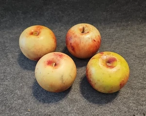Juego de 4 manzanas antiguas italianas de piedra de alabastro, pátina, mármol, 2,5" de alto - Imagen 1 de 5