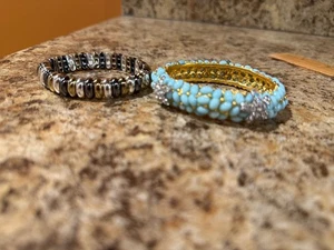 Vintage lot of 2 bracelets Magnetic Cuff Stones Starfish Napier Stretch TriTone - Picture 1 of 6