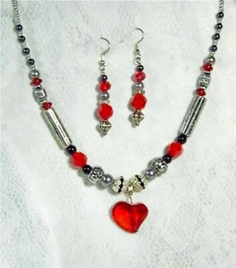 CYNTHIA LYNN SELECT ""HEART ON FIRE"" GLAS PERLENHERZ HALSKETTE OHRRINGE SET - Bild 1 von 1