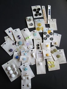 Vtg. BUTTONS Lot (75+) La Mode/ Le Chic/ La Petite/ JHB Intl./Classic/ Le Bouton - Picture 1 of 5