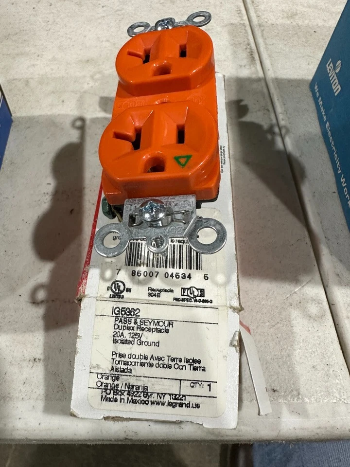 LEVITON 5362-IG DUPLEX RECEPTACLE 20A 125V  B154 - Image 1 of 1