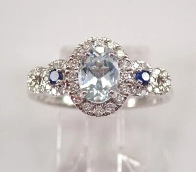 Anillo de compromiso con halo de zafiro aguamarina creado en laboratorio de 2 quilates enchapado en oro blanco de 14 quilates Foto 1 de 4