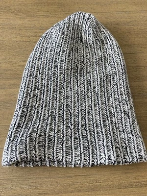 Love Your Melon Gorro Tejido Negro y Crema Moteado Sombrero Slouch Para Hombre De Gran Tamaño Foto 1 de 4