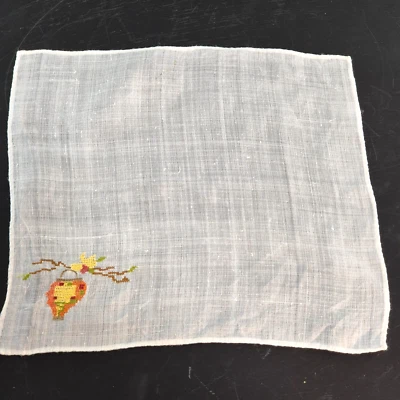 Pañuelo vintage para mujer bordado fresa lino fino blanco hecho a mano Foto 1 de 4