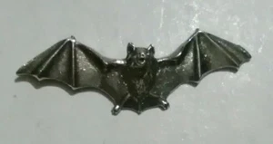 Flying Bat Silver Pewter Pin Badge - Quality British Made Product - Picture 1 of 1