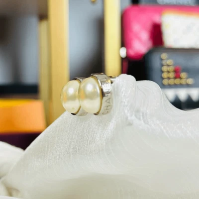 Chanel Rare Silver Large Pearl Vintage Clip On Earrings - Image 1 of 4