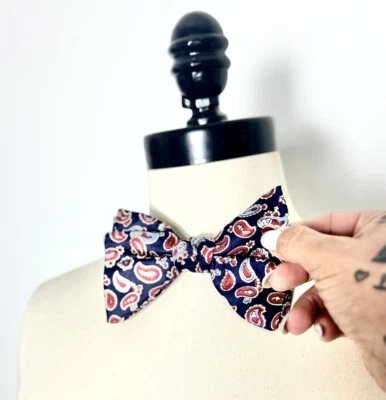 Pajarita con clip vintage retro vintage azul rojo vintage años 60’s 1970’s 70s Foto 1 de 4