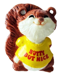 Hallmark PIN Thanksgiving Vintage SHIRT TALES Eichhörnchen NUTTY BUT NICE 1982 RARE - Bild 1 von 3