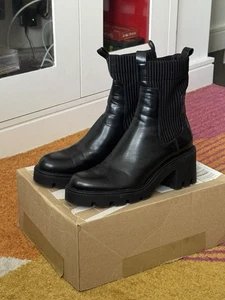 Zara Women's Leather Boots Size Size 42 UK8 Black Ankle Boots Worn Once In Box - Picture 1 of 4