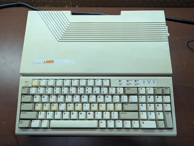 Clon láser 128 Apple II funcionando con expansión de ranura y cables Foto 1 de 4