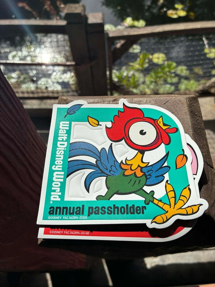 Auténtico titular de pase anual de Disney World imán HEI HEI - Moana Foto 1 de 1