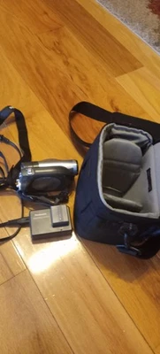 Videocámara Panasonic Palmcorder MultiCam VDR-D105 DVD con bolsa Foto 1 de 4