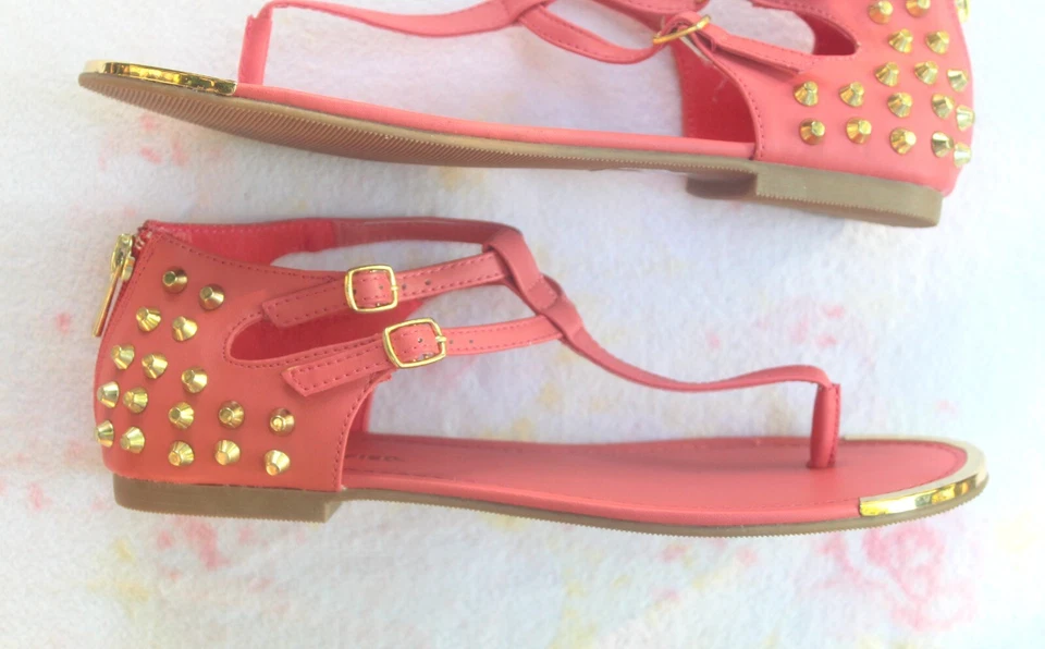 City Classified *NUEVO* Sandalias para mujer 9 oro salmón tachonado tobillo plano cremallera Foto 1 de 4