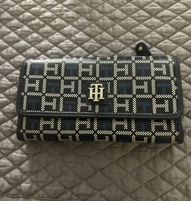 Новый без ценников женский клатч или бумажник для чековой книжки Tommy Hilfiger - Изображение 1 из 4