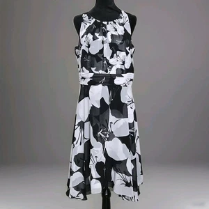 White House Black Market Black & White Floral Sleevess Flowy Midi Dress Sz 12 - Picture 1 of 13