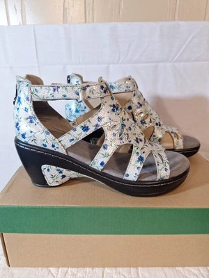 Sandalias de cuña para mujer JBU by Jambu 6,5 M Ditsy tacones de cuña florales Foto 1 de 4