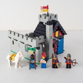 Lego 6067 Fortified Medieval Tavern with Defense Wall / Guarded Inn (1986)