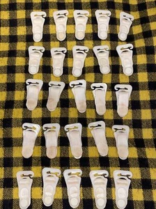 25 Vintage NOS Removable Plastic Suspender Garter Clips Hook Stocking Lingerie - Picture 1 of 6
