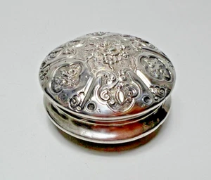 19c. Antike französische Sterling Silber Repousse handgehämmert Pillen Schnupftabakdose Blumen - Bild 1 von 10