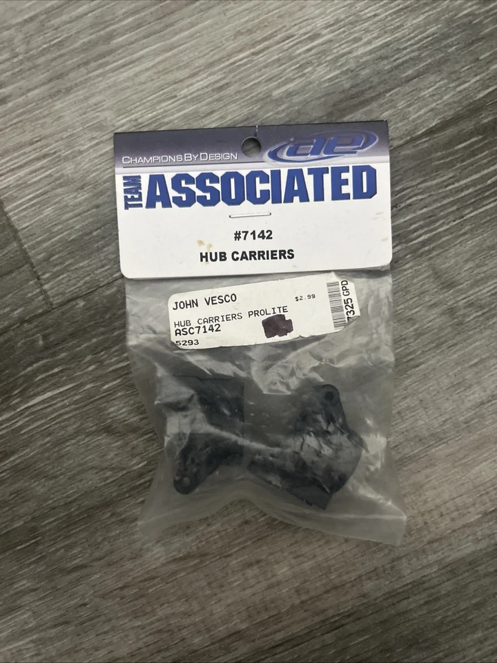 Team Associated 7142 ProLite Left & Right Rear Hub Carrier Set (2) - Image 1 of 2