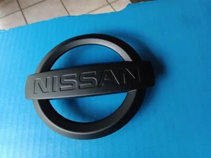 Nissan Altima 2.5 SL Front Logo 2006-2011 black Emblem OEM USED - Picture 1 of 7