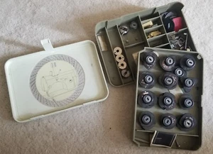 Antik/Vtg NECCHI Nähmaschinenzubehör im Vintage Koffer mit funktionierendem Zifferblatt - Bild 1 von 13