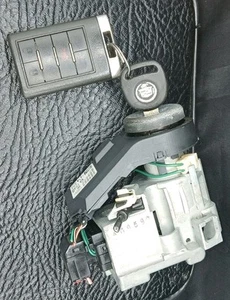 ๐08-13 ESCALADE IGNITION SWITCH LOCK W/ KEY & REMOTE - IMMOBILIZER # 25841840 - Picture 1 of 4