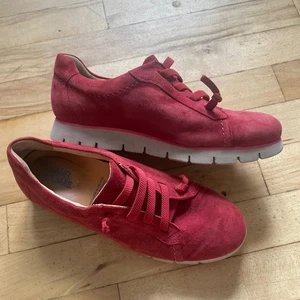 Samuel Hubbard Women's Sz 7M "SamSport Runner" Walking Shoe Red Suede 1984 - Picture 1 of 11