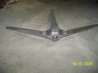 Emblema de capucha Willys Foto 1 de 4