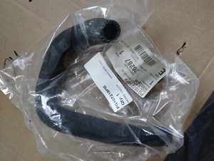 Bentley genuine HOSE WTR FEED COOLER OIL. Nr:PG107218PB - Bild 1 von 1