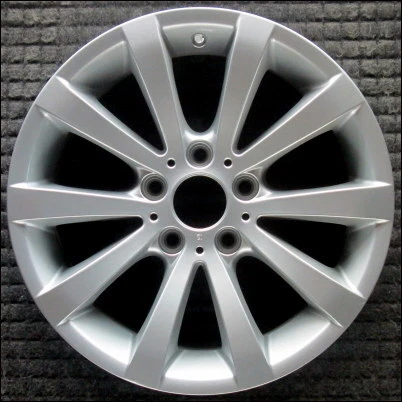 Llanta BMW 325i 17 pulgadas pintada OEM de 2004 a 2007 Foto 1 de 1