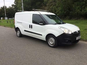 Vauxhall Combo AM/FM Stereo Commercial 
