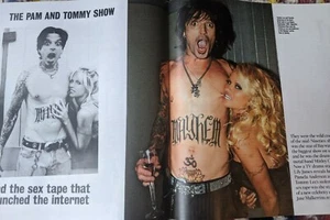 TIMES MAGAZINE - 22/01/2022 Sebastian Stan Pamela Anderson Tommy Lee - Imagen 1 de 1