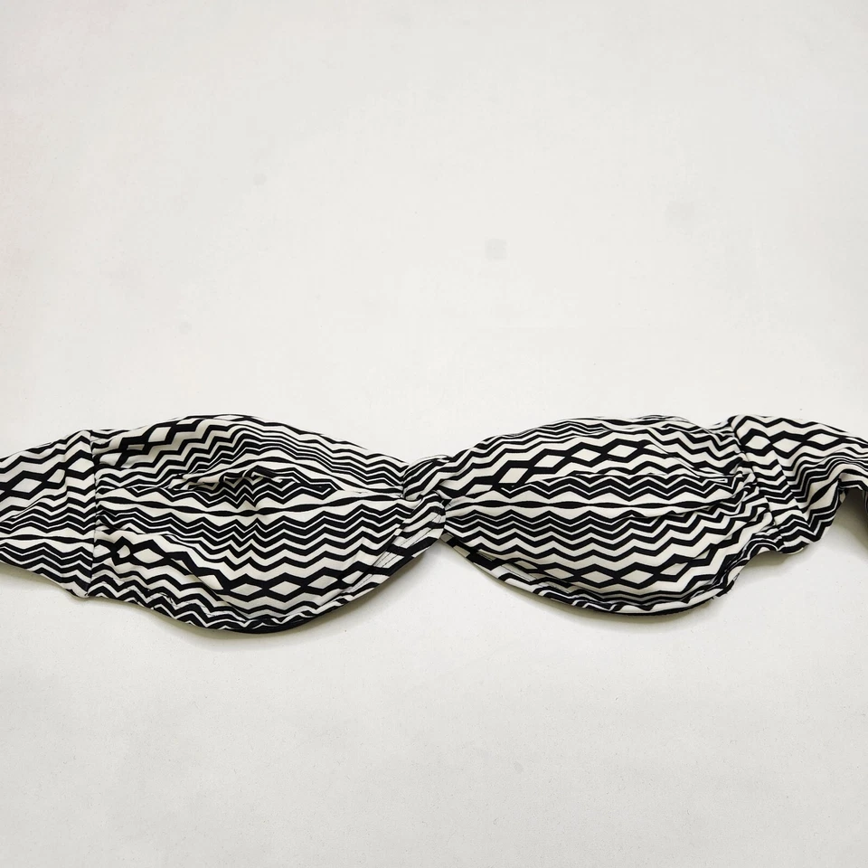 Bikini con corbata geométrica trasera negra blanca talla pequeña Converse para mujer ropa de baño N2 Foto 1 de 4
