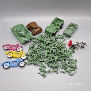 VTG 1980's Lot of 50 Plastic Army Men/Soldiers and Vehicles, Green, Hong Kong - Picture 1 of 15