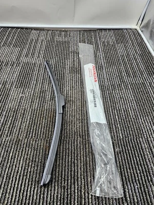 76630-TBA-A02 FRONT RIGHT WIPER BLADE FOR HONDA INSIGHT SEDAN 2019-2022 - Image 1 of 4