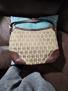 Michael Kors Signature Hobo Tab braun Schultertasche Handtasche Umhängetasche Handtasche gebraucht, in einwandfreiem Zustand - Bild 1 von 13