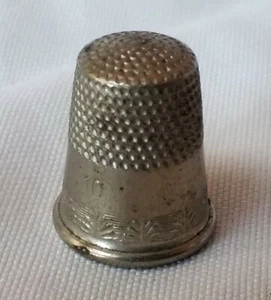 Collectible Antique Sewing Thimble Sliver Toned Metal Marked With #10 Embossed - Bild 1 von 6