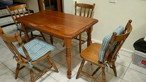 Classic Wood Dining Table 0.75 x 1. 2 m Rectangle with 4 chais, - Picture 1 of 3