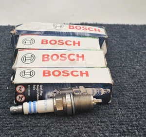 (QTY 4) Bosch R6 Platinum Sark Plug Made in Germany - Picture 1 of 11