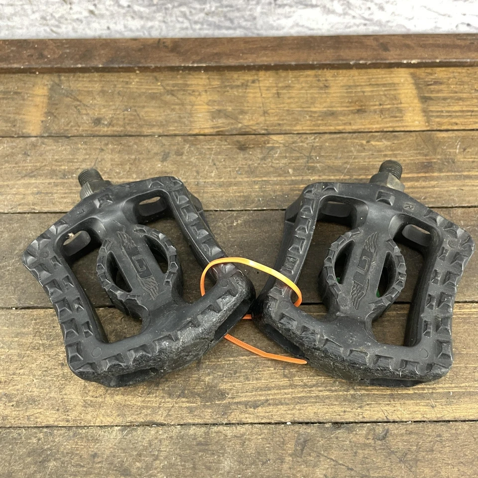 Juego de pedales de plataforma GT BMX par compuesto negro con reflectores logotipo GT años 90 Foto 1 de 4