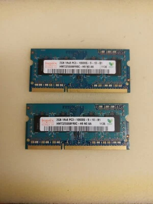 2x2GB RAM DDR3 SODIMM 204-pin 1066 MHz Hynix 1Rx8 PC3-10600S HMT325S6BFR8C - Immagine 1 di 2