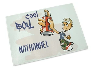 Tabla de desayuno niño nombre personalizado, tabla de cortar de vidrio rociador de graffiti - Imagen 1 de 8