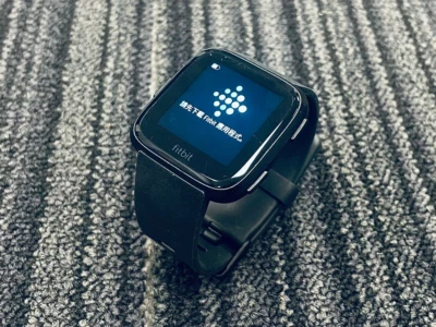 Fitbit Fitbit Versa Fitness Activity Tracker Heart Rate Monitor Black FB504 (... - Image 1 of 3