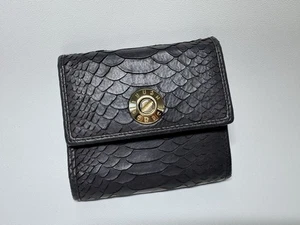 Henri Bendel Geldbörse Damen Dreifachfaltung geprägtes Leder dunkelbraun goldene Beschläge - Bild 1 von 9