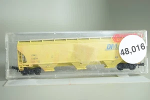 48016 N Scale 3 BAY COVERED HOPPER car DM&E DAKOTA MINNESOTA AND EASTERN WEATHER - Picture 1 of 6