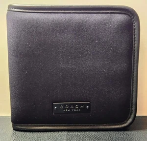 Estuche de CD de viaje COACH negro vintage RARO NUEVA YORK (material con adornos de cuero) - Imagen 1 de 7
